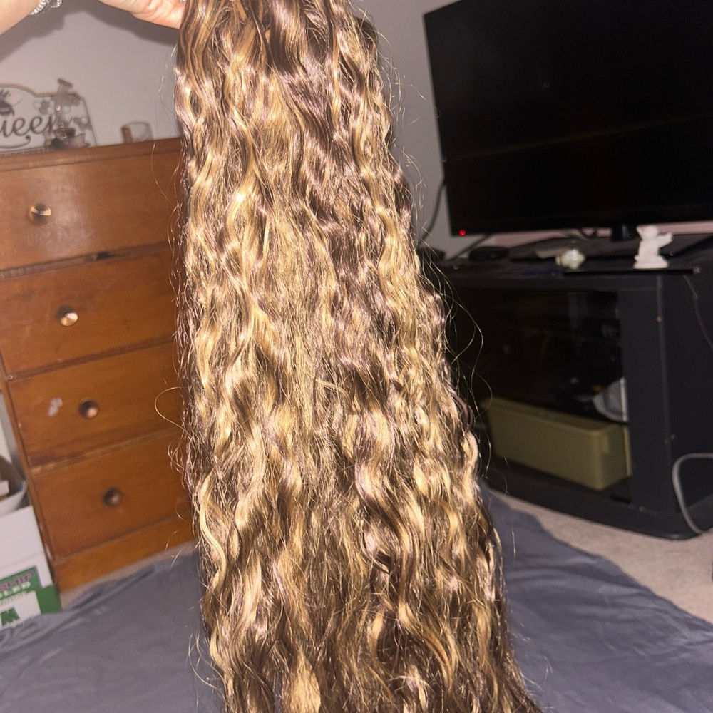 Hair Extensions - Picture 6 of 8